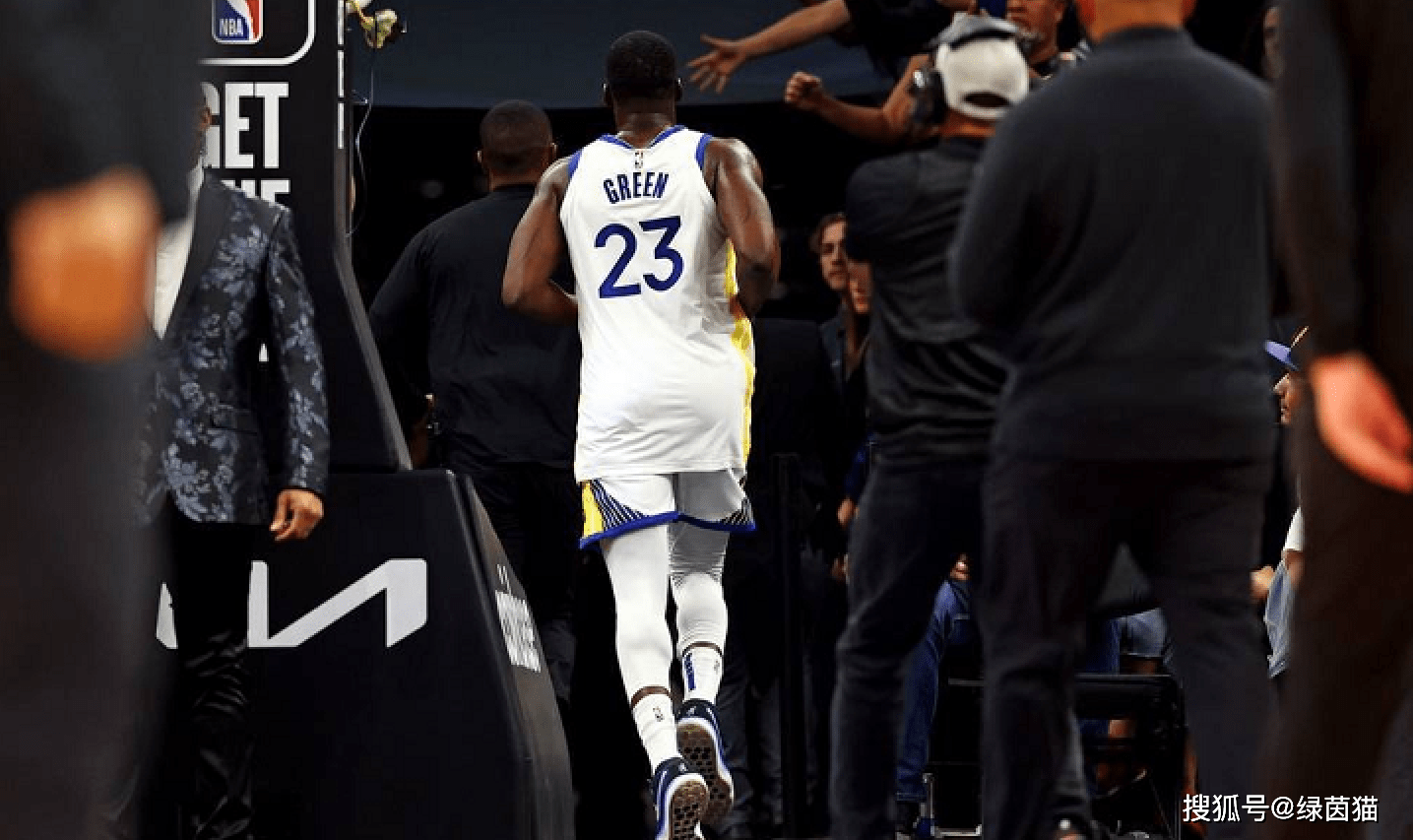 里程碑夜！克里夫兰骑士绝杀压哨，意大利杯加时末段刷纪录，媒体盛赞，临场指挥获称赞