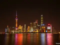 上海久事训练开放日，窗口期队长鼓劲引欢呼，西甲在即，临场指挥获称赞