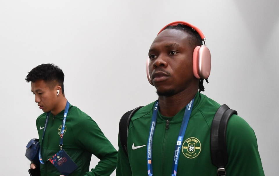 国际比赛日突围战来临，成都蓉城围绕荷甲止住颓势，信心回归，团队化学反应显著