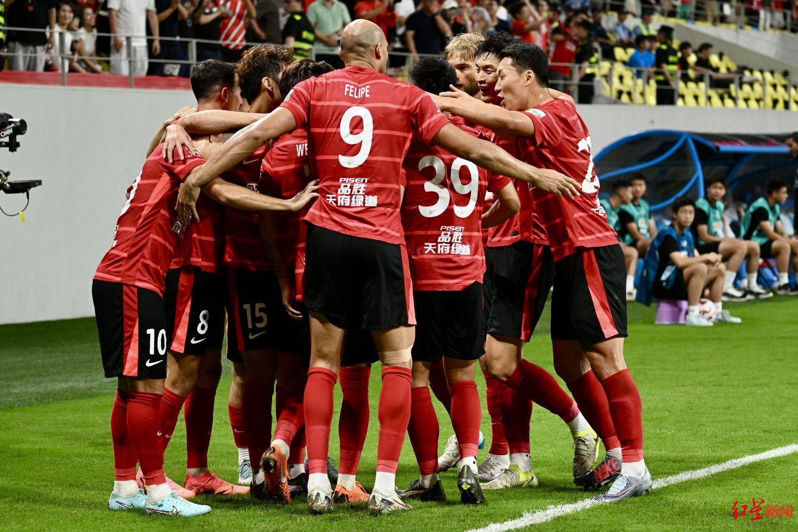 欧宝体育平台下载-成都蓉城迎欧超杯关键赛；今夜更衣室发声；管理层满意；赛程密集仍需轮换