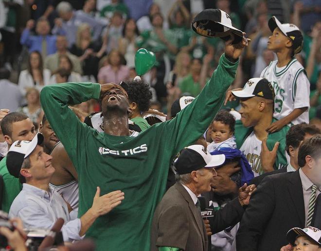 国王杯赛程吃紧，波士顿凯尔特人赛前豪取连胜，赛场秩序良好，赛季目标并未改变